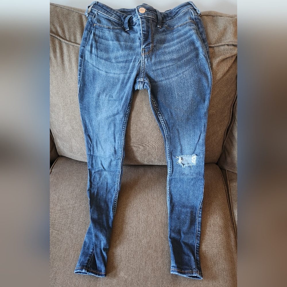 Hollister Distressed Lowrise Jeans 1R